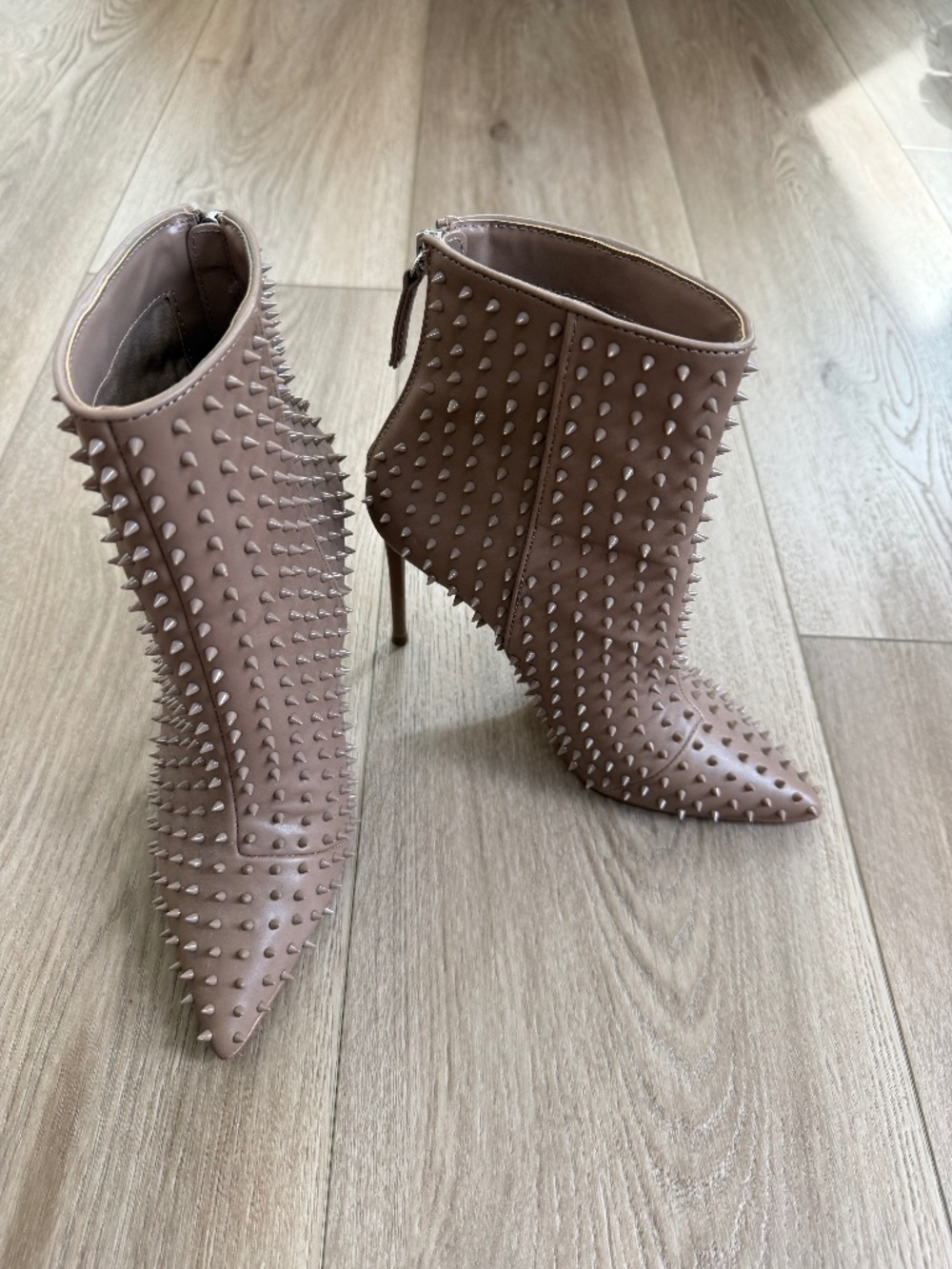 Steve Madden Vapor Spiked Studded Stiletto Booties Taupe Size 8.5